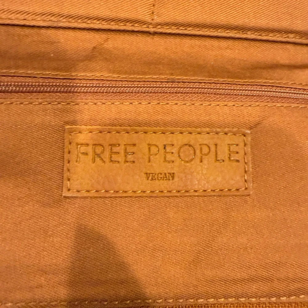 Free People Wallet Zip Around Wristlet Vegan Leather Brown 8"x4" - Picture 10 of 16